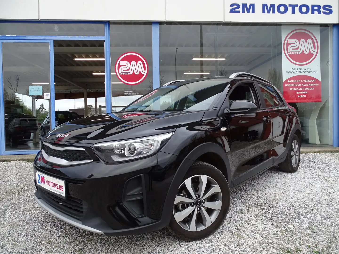 Kia Stonic 1.2i Pure ISG Zwart - 1