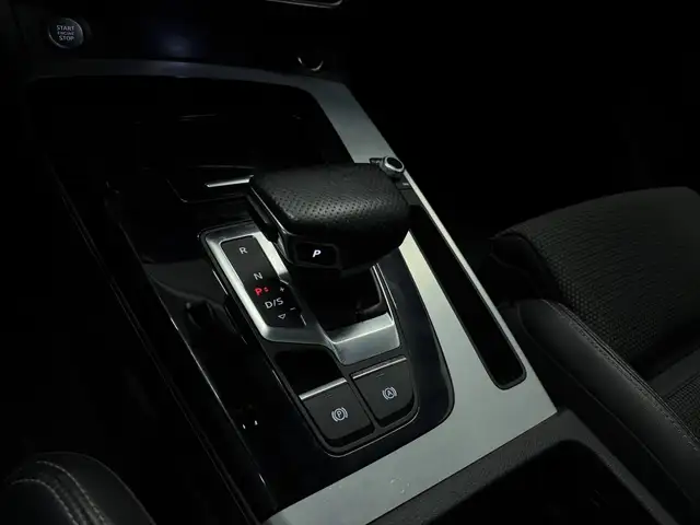 Audi Q5 view 11