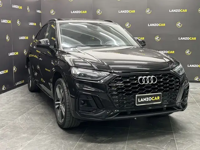 Audi Q5 view 3