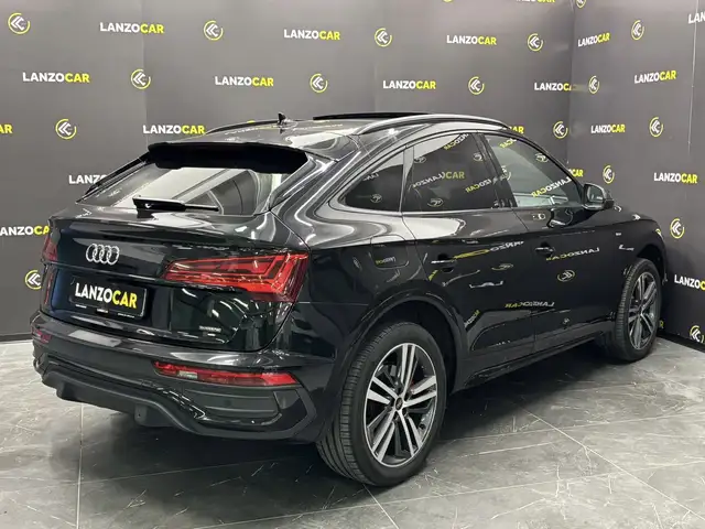 Audi Q5 view 4