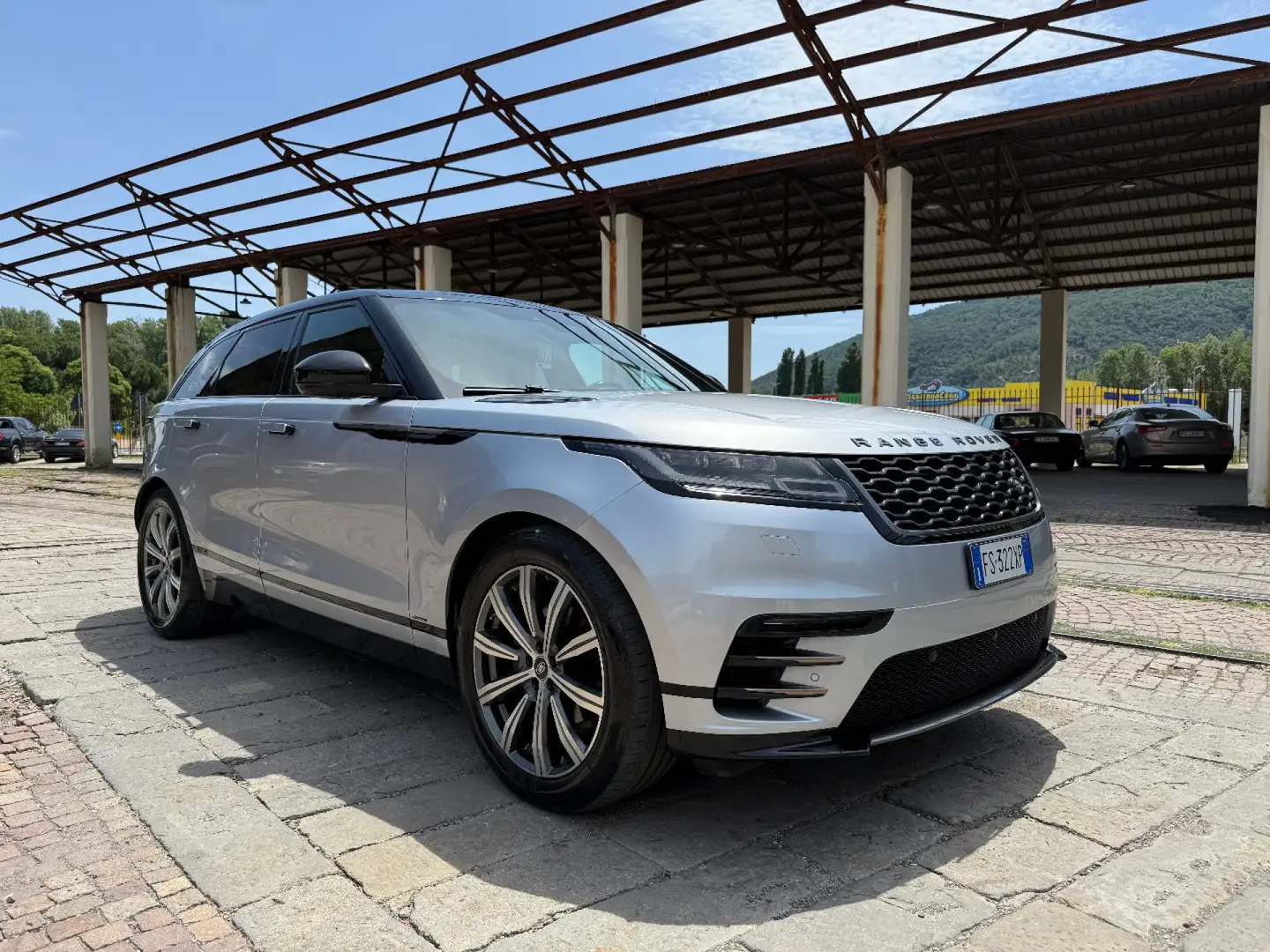 Land Rover Range Rover Velar 2.0D I4 240 CV R-Dynamic HSE Plateado - 2