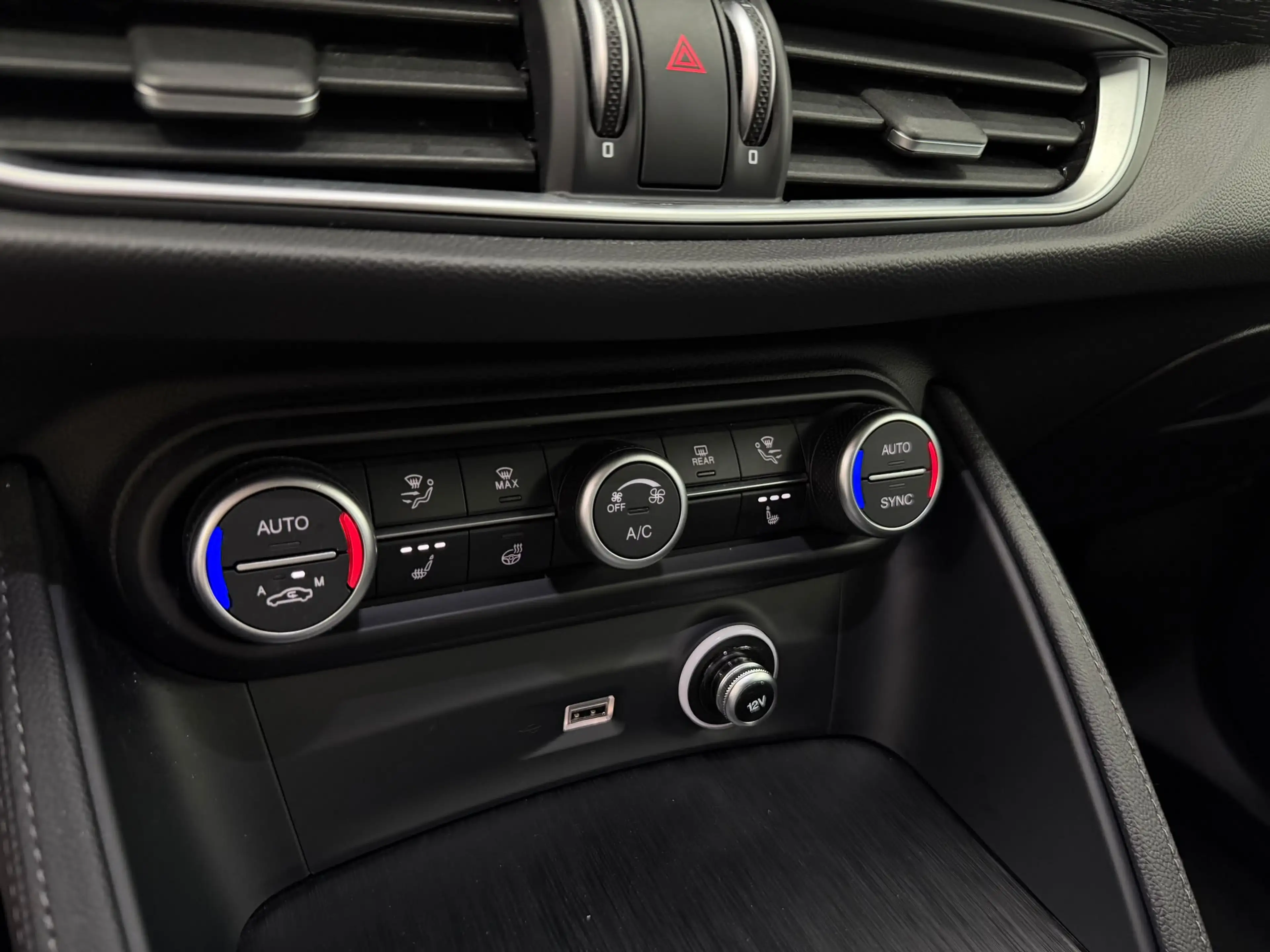 Alfa Romeo Stelvio 2,2 Business Q4*Kamera*3D Navi*Leder* — photo 14