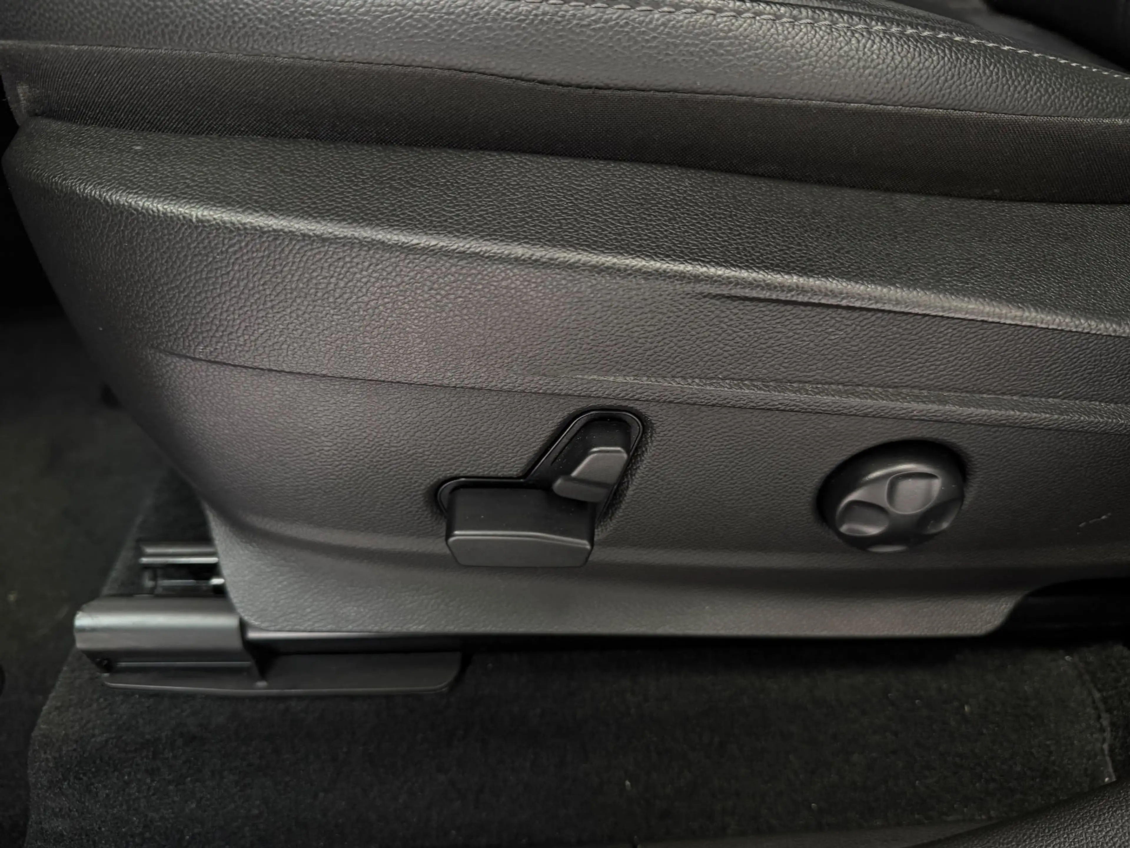 Alfa Romeo Stelvio 2,2 Business Q4*Kamera*3D Navi*Leder* — photo 11