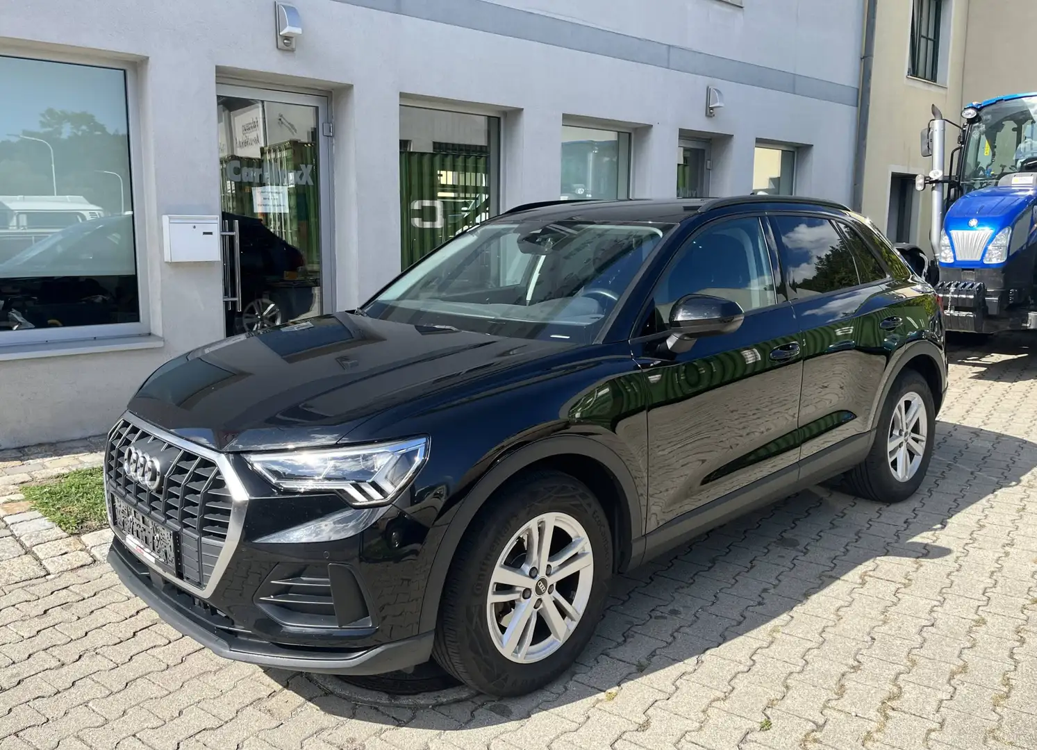 Audi Q3 35 TDI Intense S-tronic, Erstbesitz, Servicegepflegt Schwarz - 1