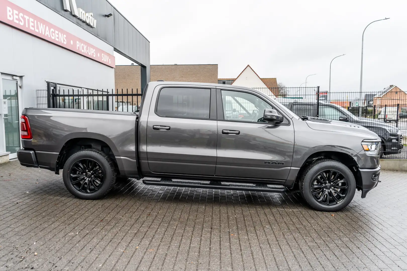 Dodge RAM 1500 Laramie 5.7Hemi V8 - Sleep 3500kg - LPG 200L Red - 2