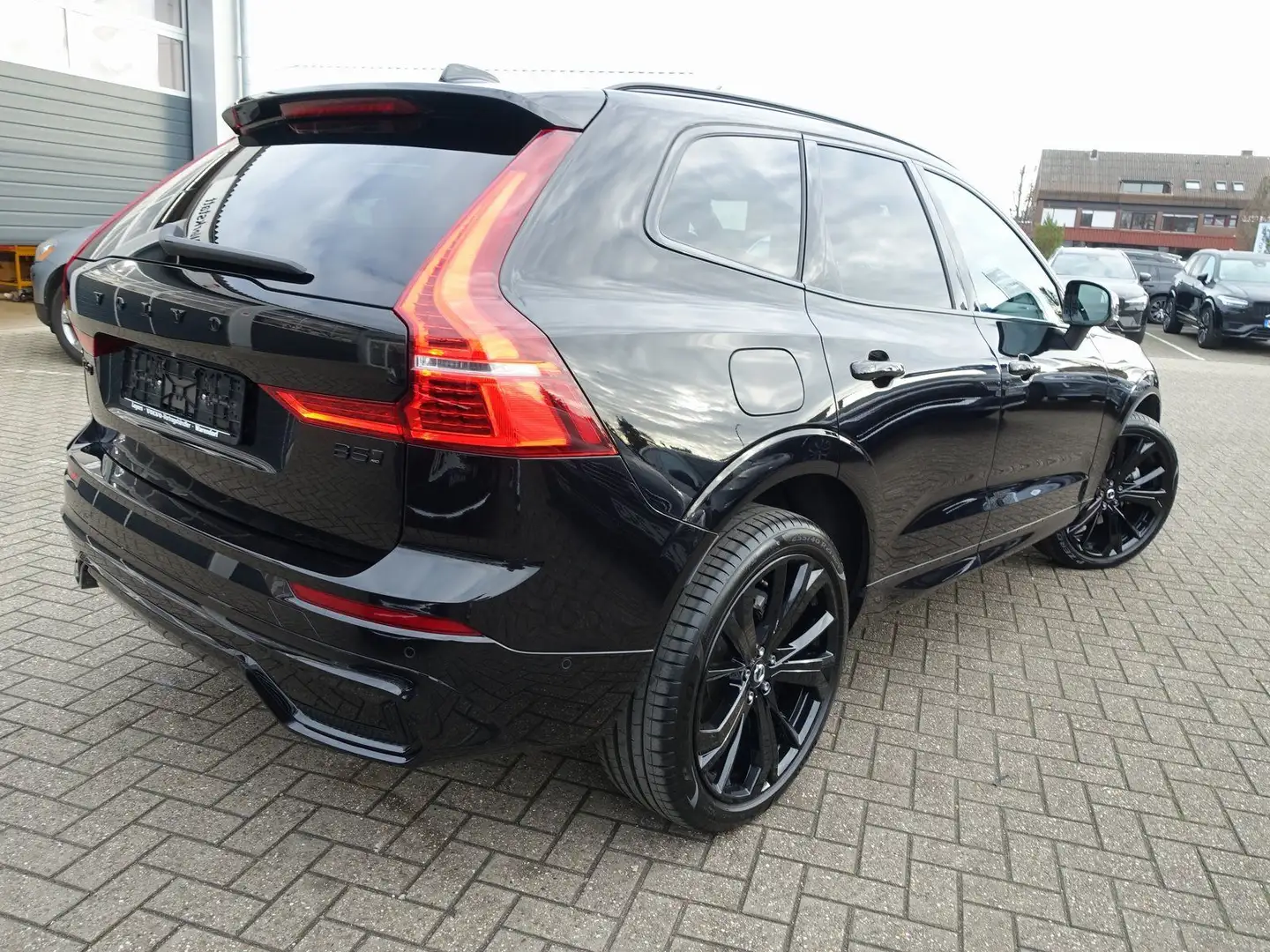 Volvo XC60 Black Edition Ultra B5 AWD/B&W/HeadUP/360° Schwarz - 2