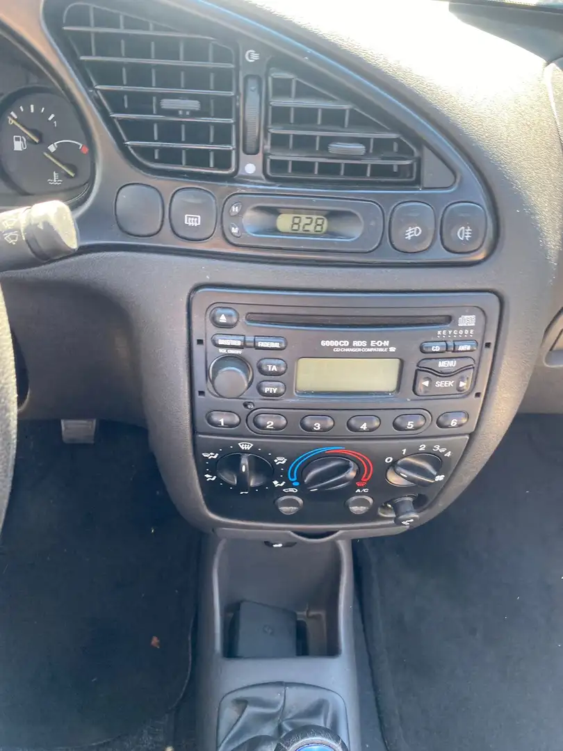 Ford Fiesta TÜV 4/27 Azul - 2
