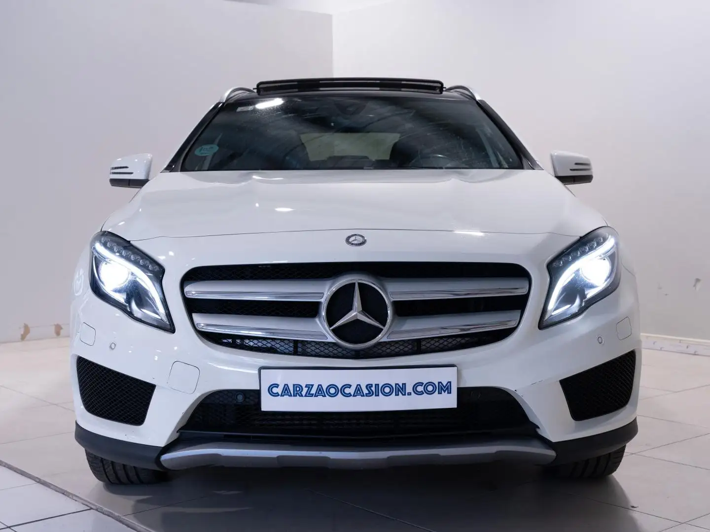 Mercedes-Benz GLA 200 200d AMG Line 7G-DCT Weiß - 2