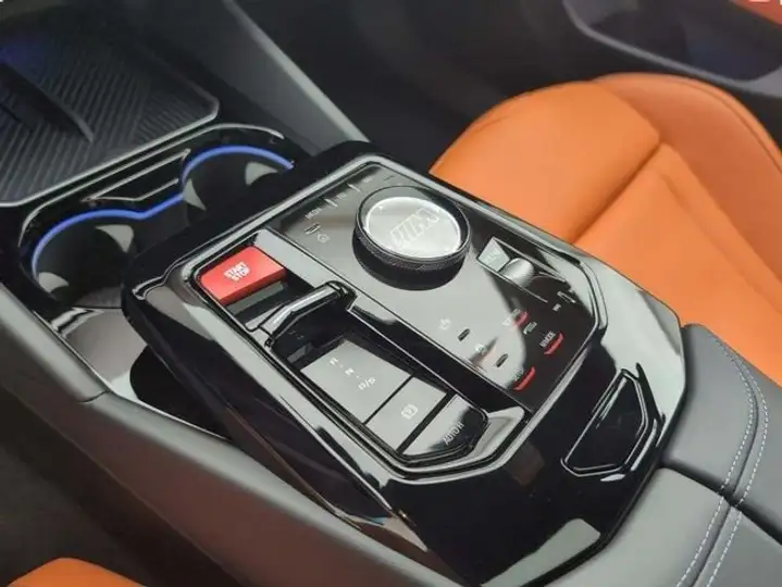 BMW M5 2025, foto 11