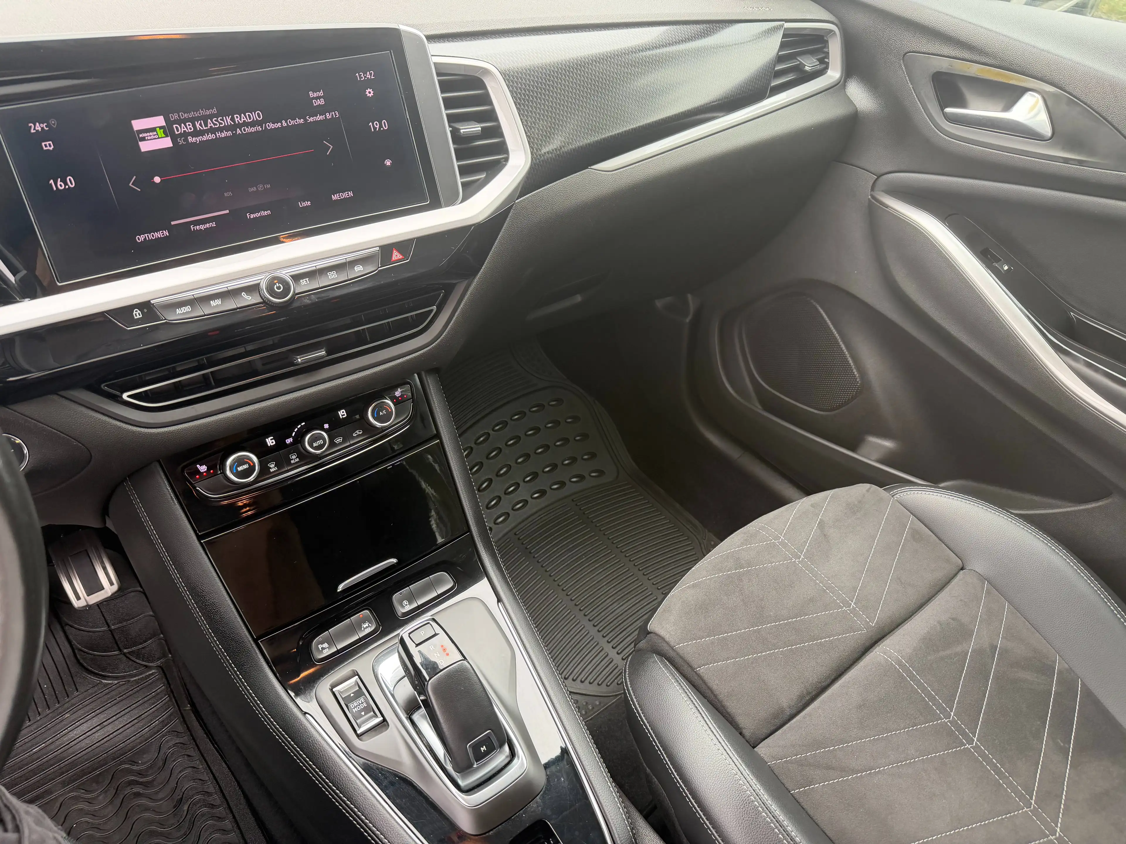 Opel Grandland X GS Line/Automatik/Neu Service/Neu TÜV/Scheckheft/LED/Navi/Kamer — photo 21