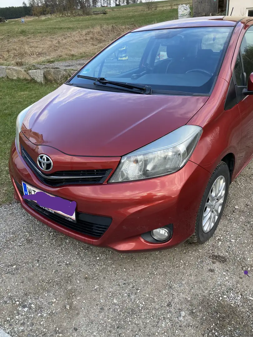 Toyota Yaris Yaris 1,4 D-4D 90 DPF Style Style Rot - 1