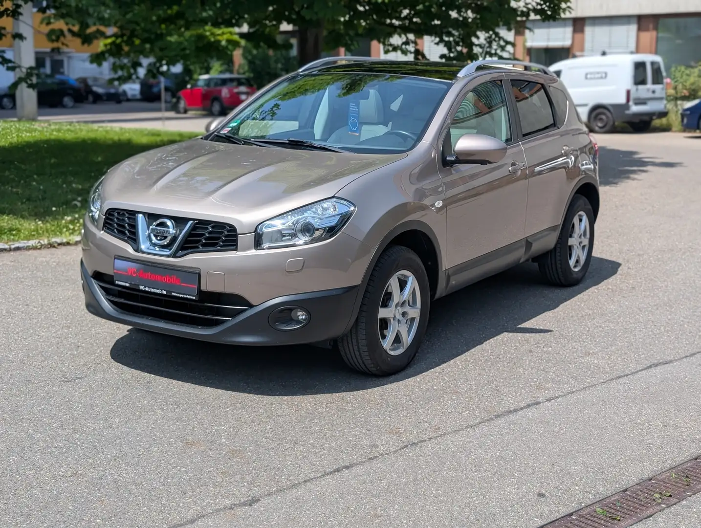 Nissan Qashqai 2.0 Tekna/Allrad/360/Automatik/Bose/Leder Bej - 1