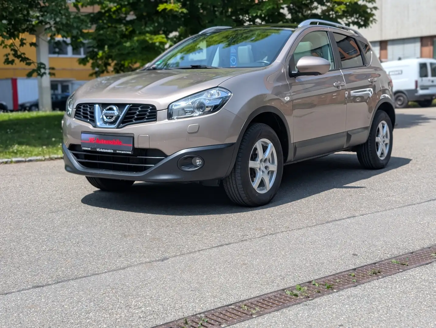 Nissan Qashqai 2.0 Tekna/Allrad/360/Automatik/Bose/Leder Bej - 2