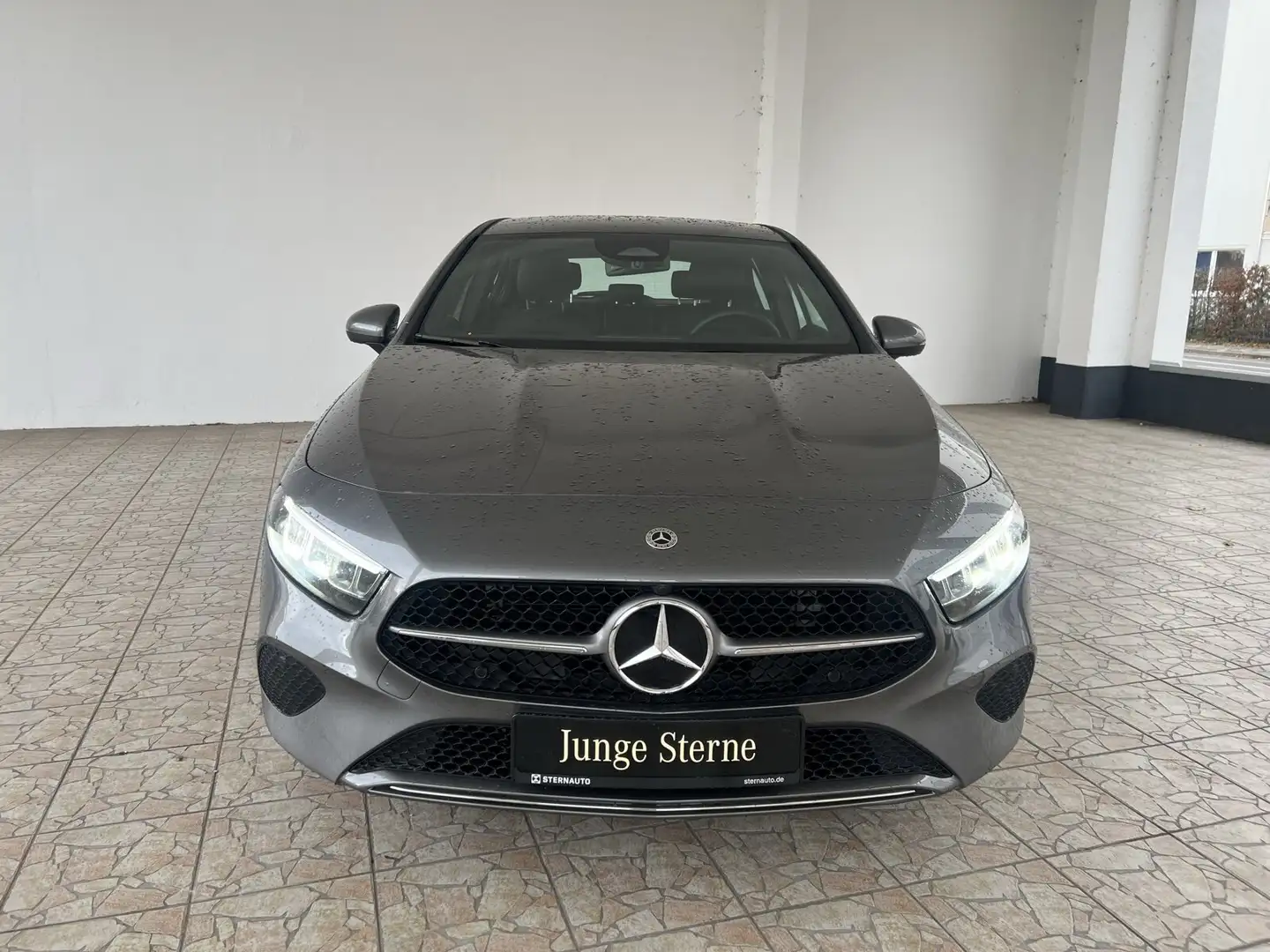 Mercedes-Benz A 180 A 180 Progressive/Pano.-Dach/Kamera/LED/Sitzhzg Grau - 2