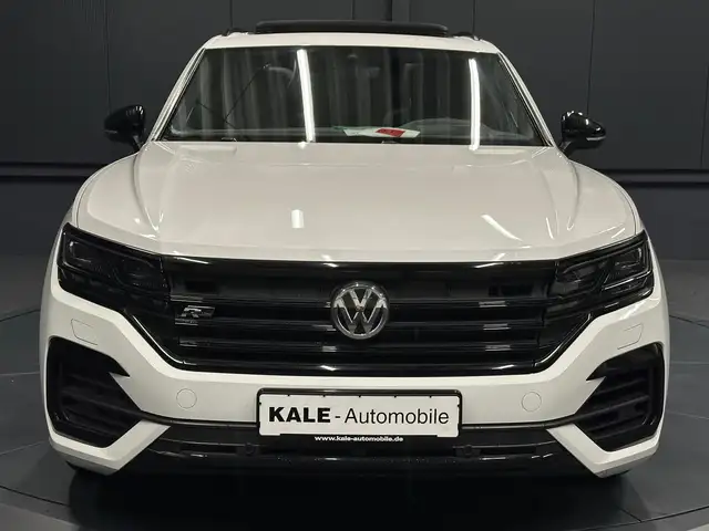 Volkswagen Touareg view 8