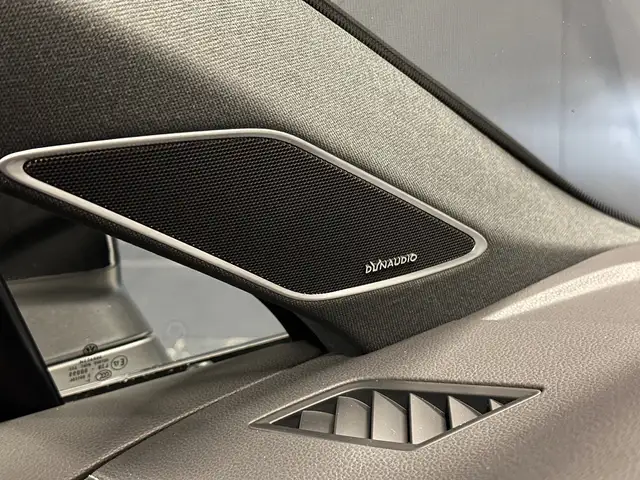 Volkswagen Touareg view 21