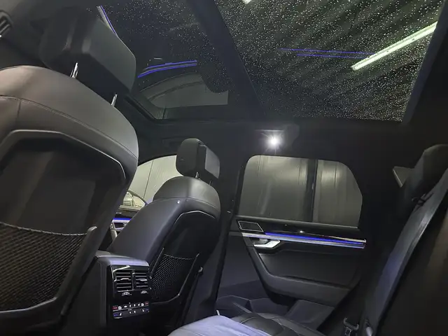 Volkswagen Touareg view 10