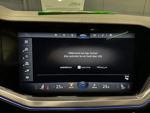 Volkswagen Touareg view 28