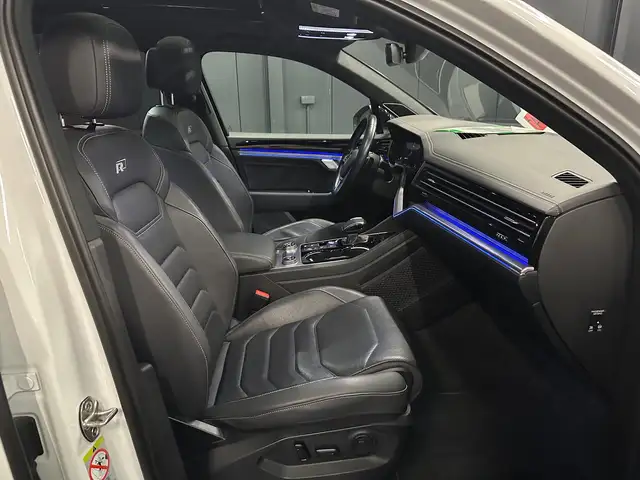 Volkswagen Touareg view 11