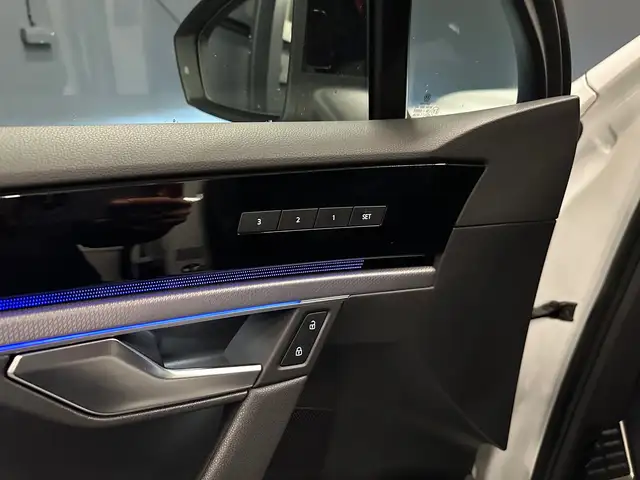 Volkswagen Touareg view 15