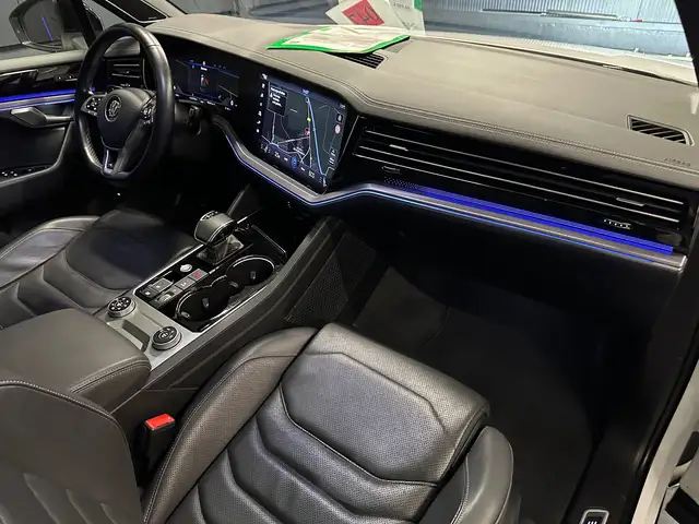 Volkswagen Touareg view 12