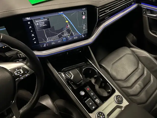 Volkswagen Touareg view 22