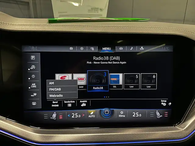 Volkswagen Touareg view 29