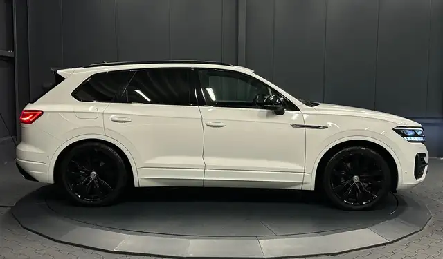Volkswagen Touareg view 6