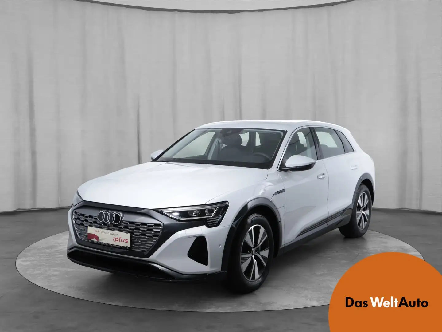 Audi Q8 55 e-tron quattro business Weiß - 1