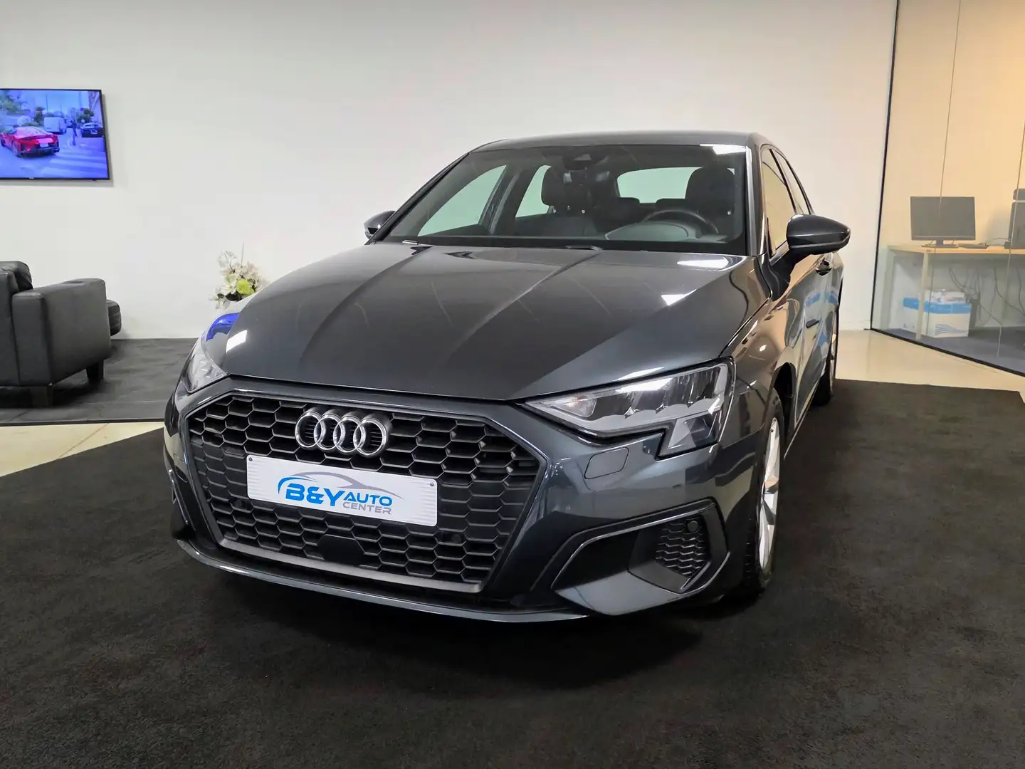 Audi A3 30TDI S tronic / Leder / Automaat / Btw aftrekbaar Grijs - 1