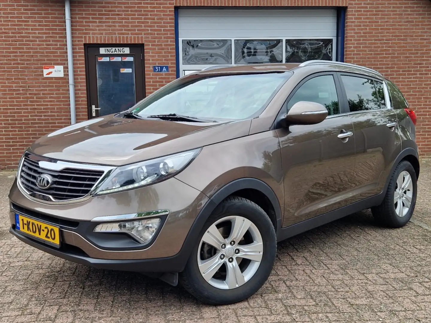 Kia Sportage 1.6 GDI Plus Pack NL-auto Navi Clima Leer Cruise T Braun - 1