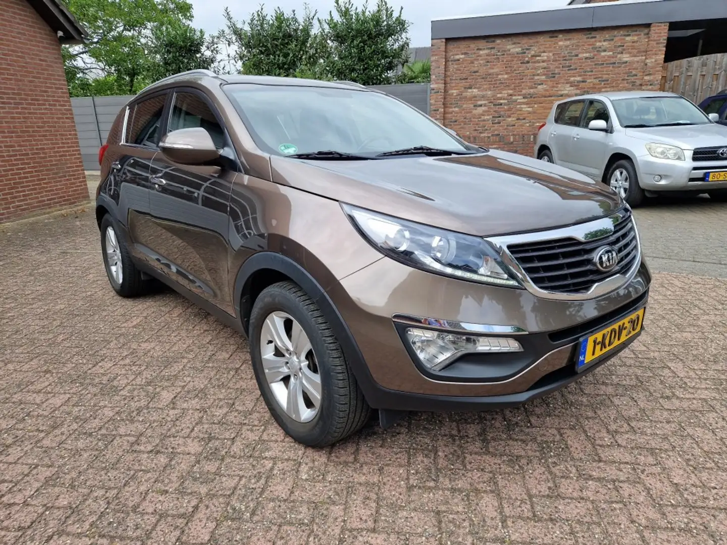 Kia Sportage 1.6 GDI Plus Pack NL-auto Navi Clima Leer Cruise T Braun - 2