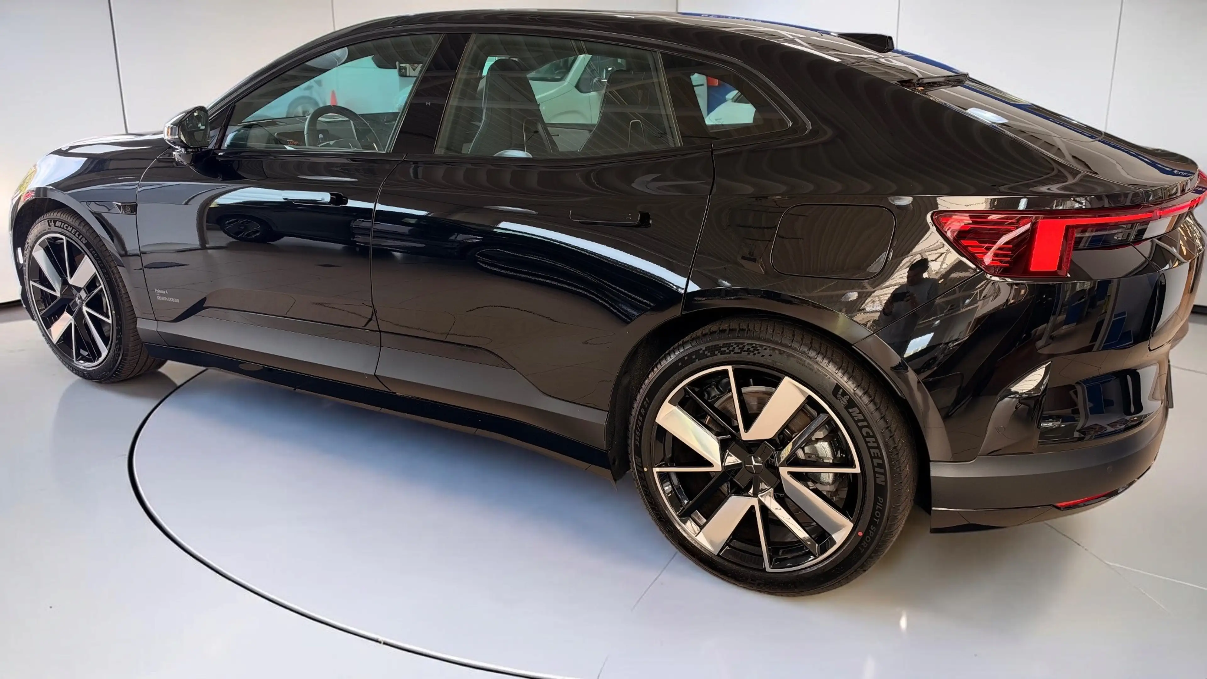 Polestar 4 Polestar 4 Long Range Single Motor | Space | 45 km | Pilot + Plus | 21 inch — photo 4