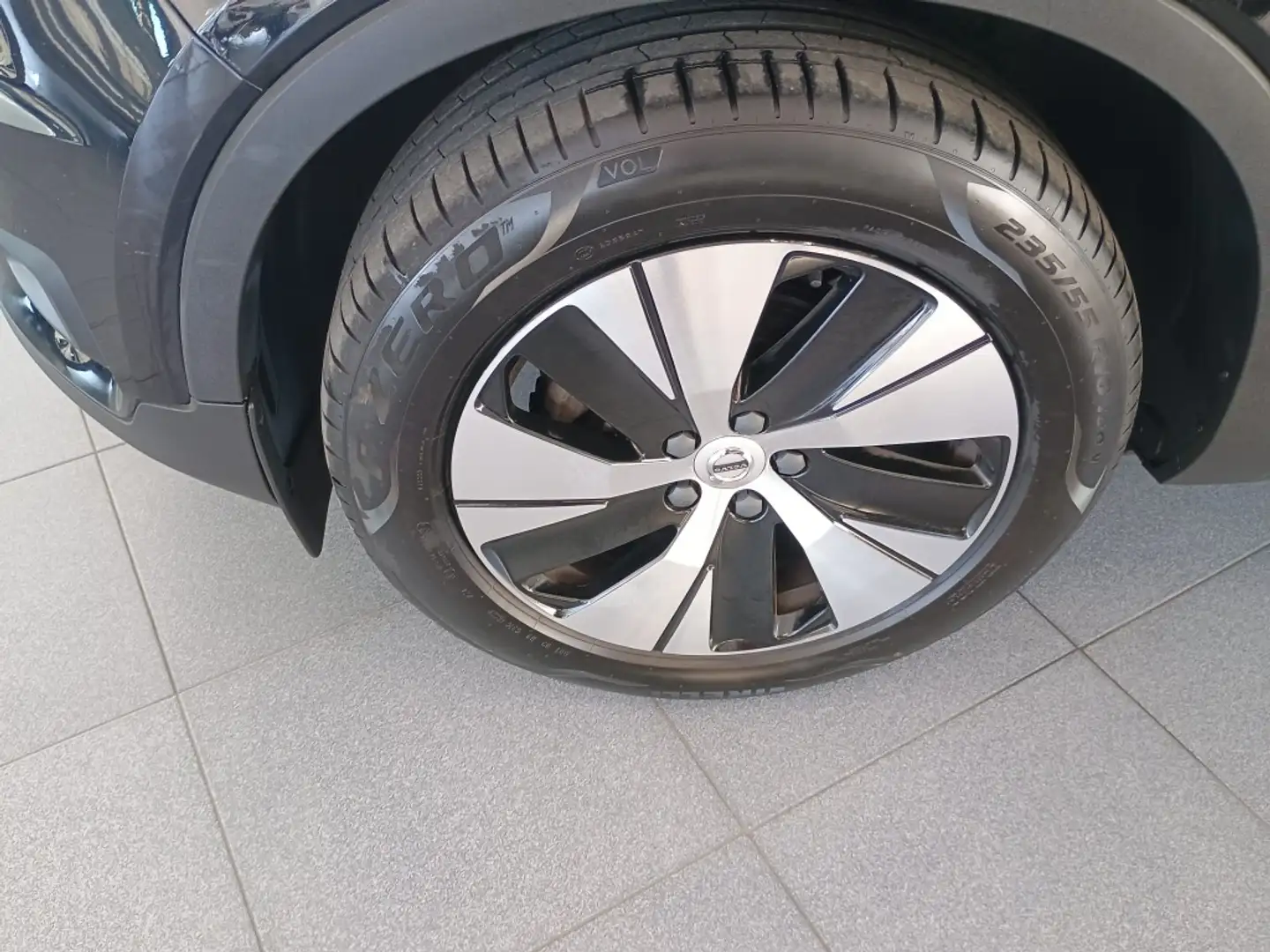 Volvo XC40 T3 Business Plus Aut. Schwarz - 2