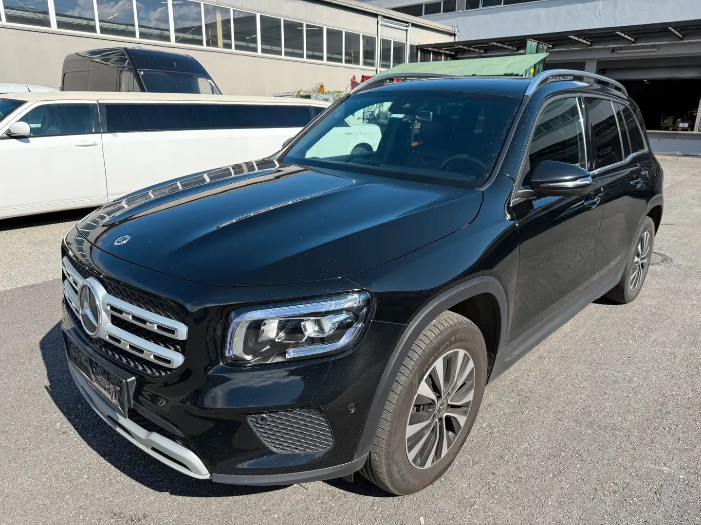 Mercedes-Benz GLB 200 d 4Matic Schwarz - 1