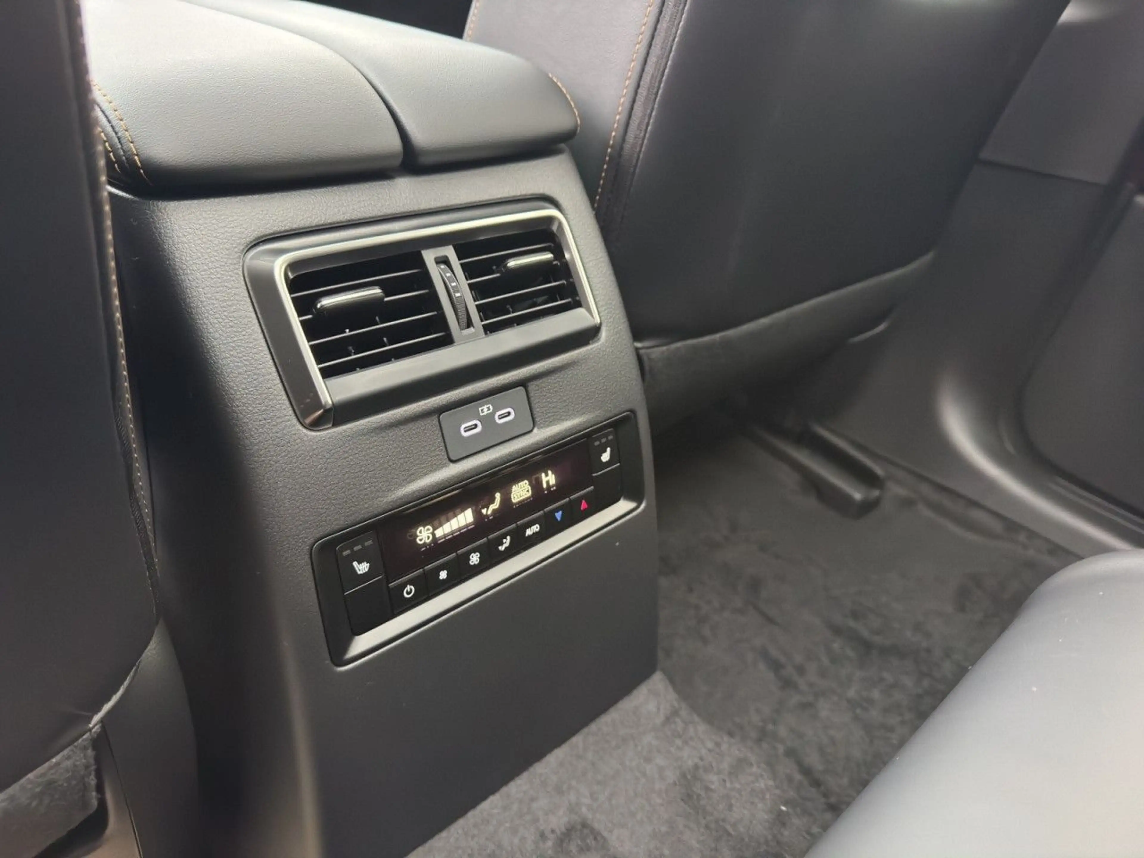 Mazda CX-80 AWD PHEV HOMURA PLUS — photo 9