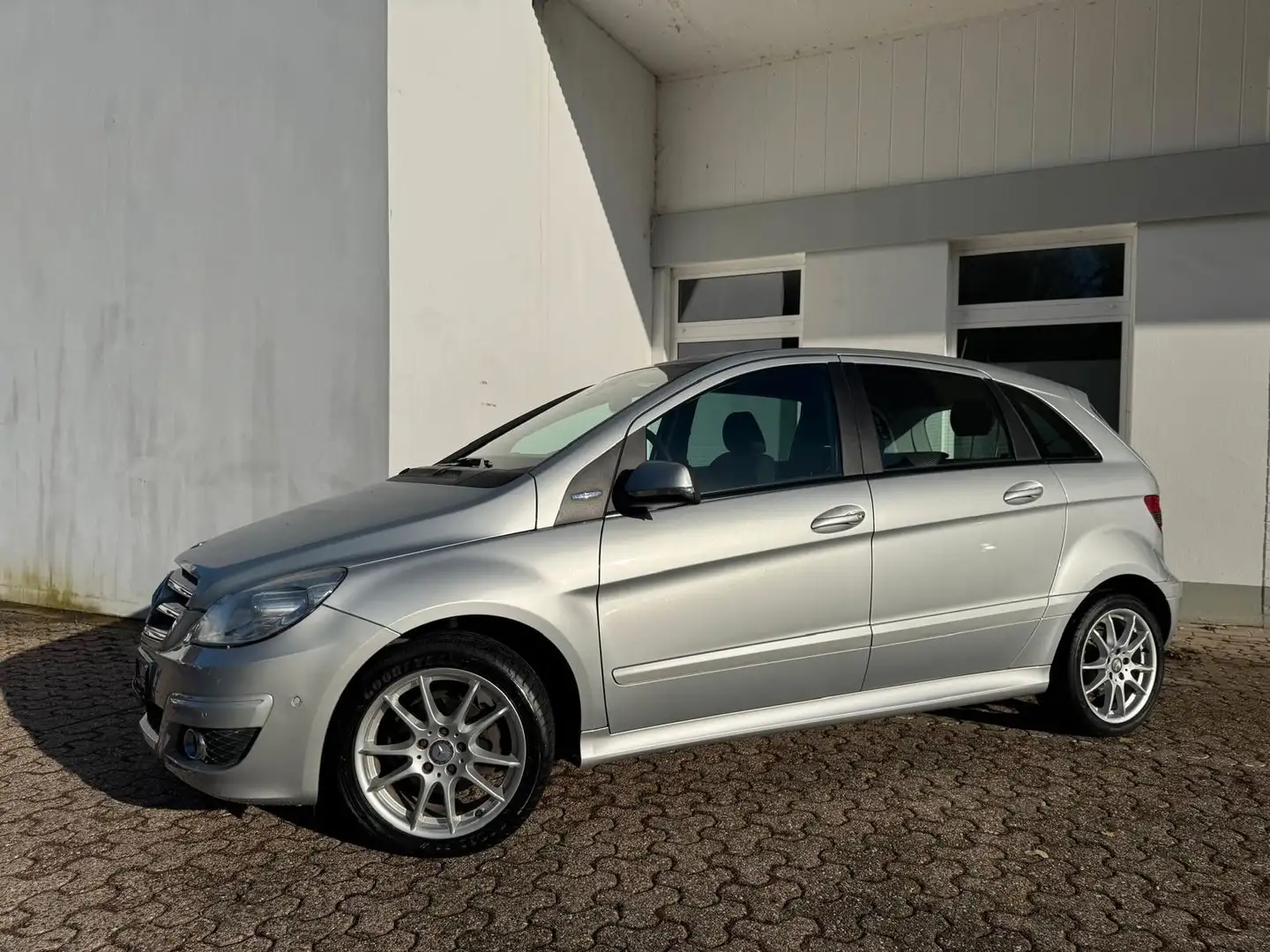 Mercedes-Benz B 180 Klima Sitzhzg. 2.Hand PDC v&h MFL TOP! Argent - 2