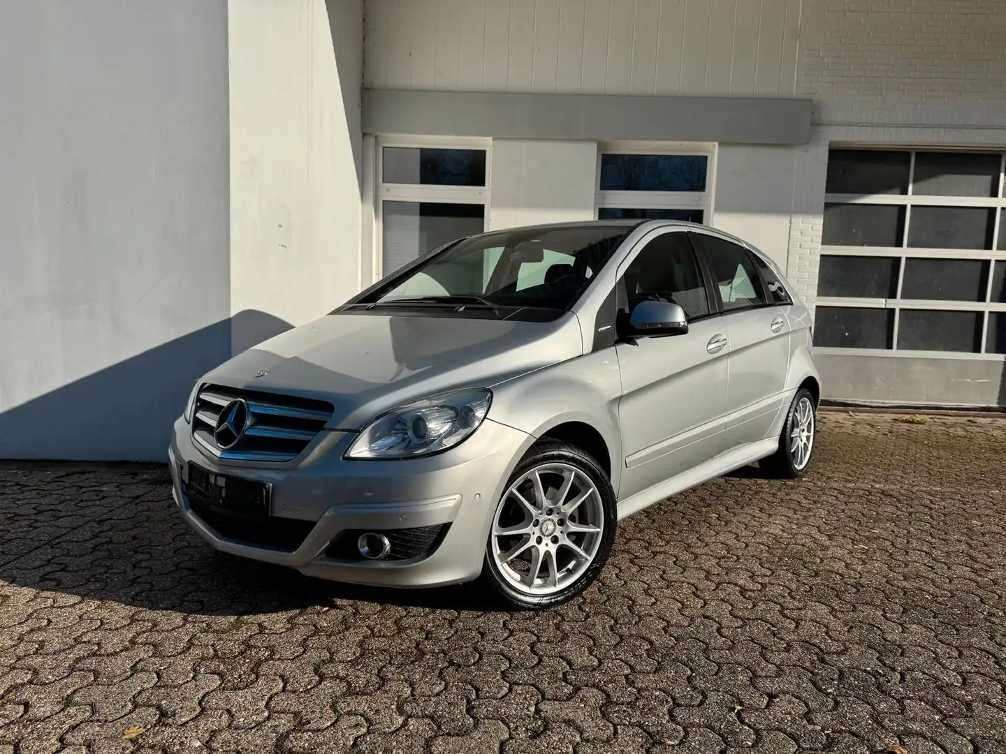 Mercedes-Benz B 180 Klima Sitzhzg. 2.Hand PDC v&h MFL TOP! Argent - 1