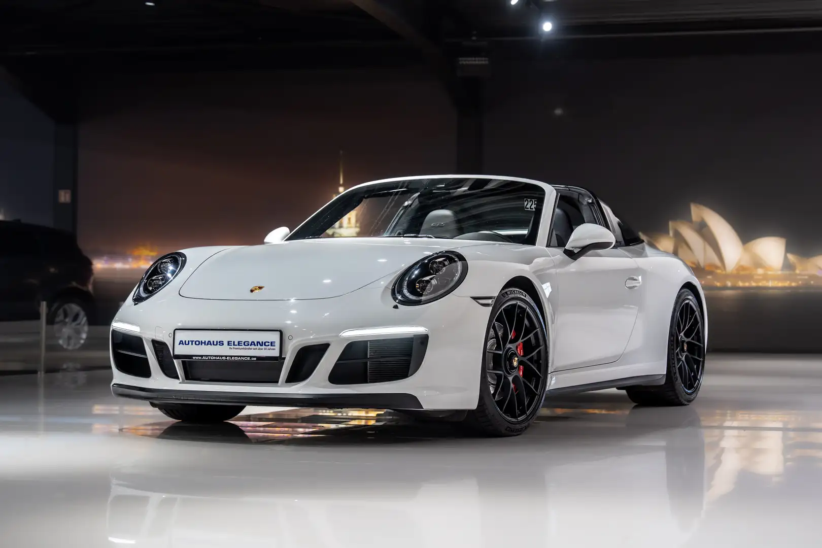 Porsche 911 Targa 4 GTS*SPORT-CHRONO*PDLS+*PDK*BOSE*DAB+ Weiß - 1