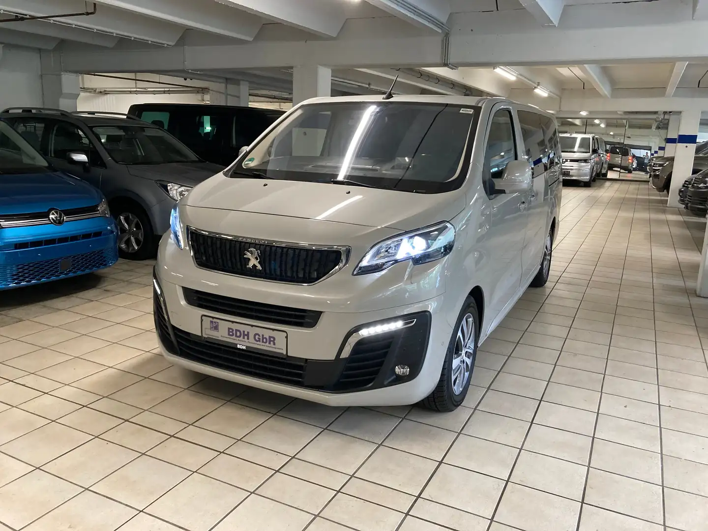 Peugeot Traveller 2.0 HDI Business VIP L3 7-Sitze Grau - 2