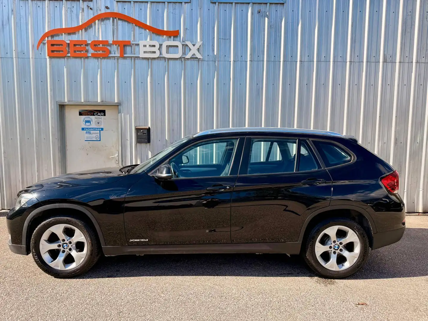 BMW X1 BMW X1 xDrive18d - sportlich, vielseitig und alltagstauglich Schwarz - 2