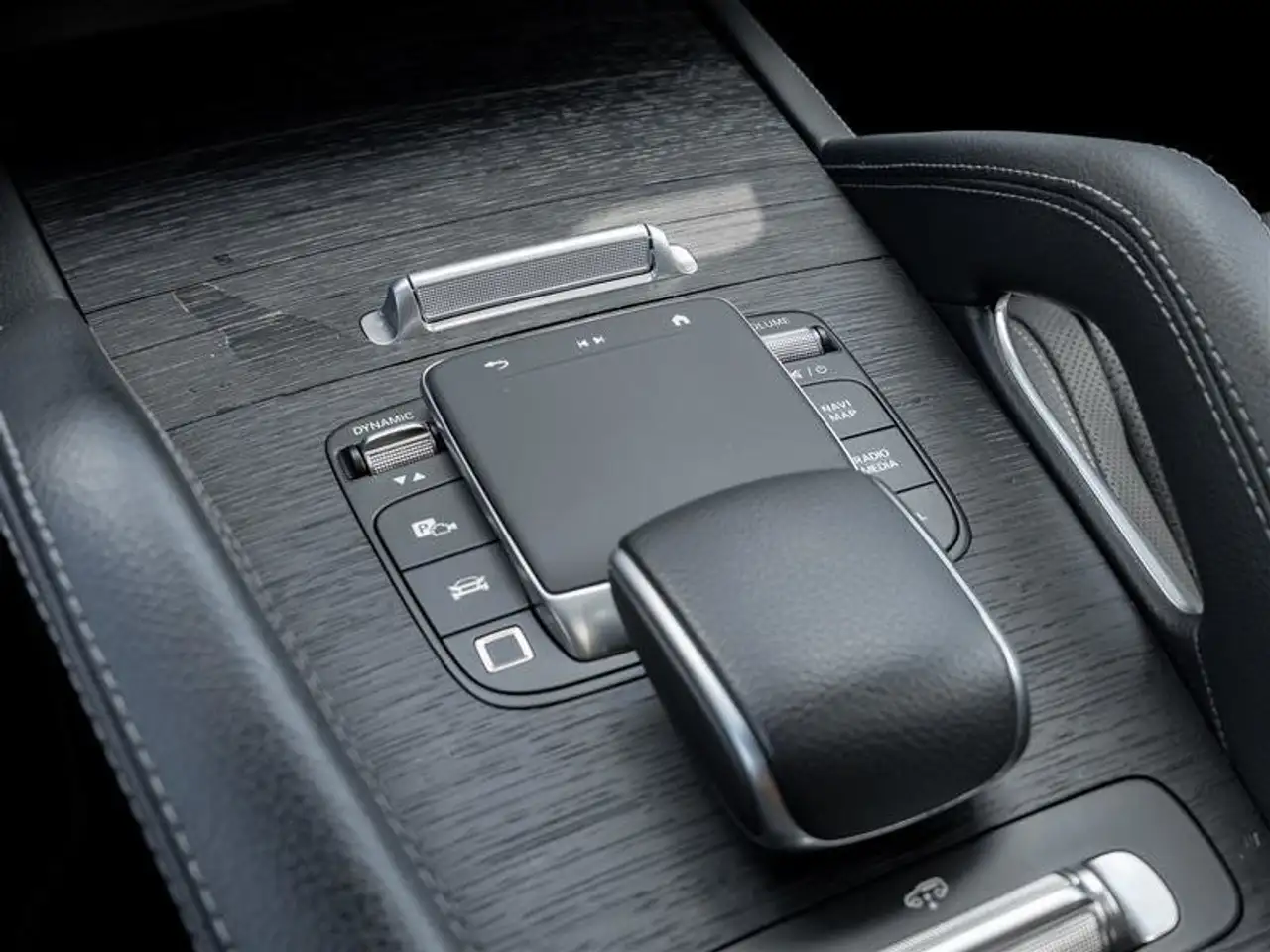 Mercedes-Benz GLS снимка Mercedes-Benz GLS