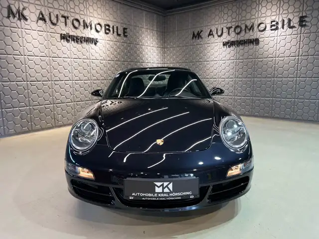 Porsche 911 view 3