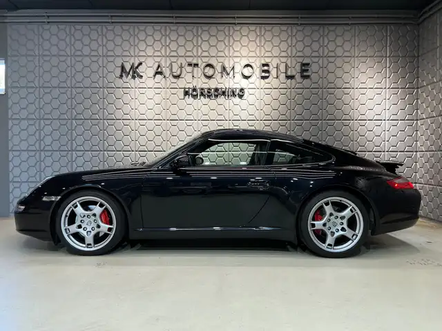 Porsche 911 view 5