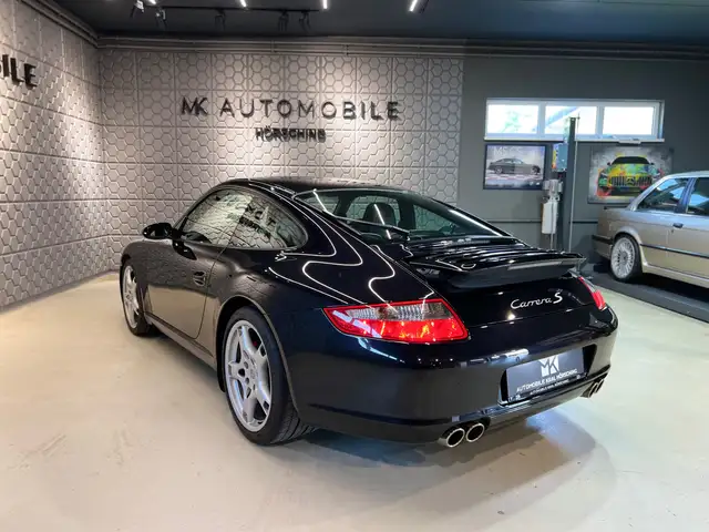Porsche 911 view 12