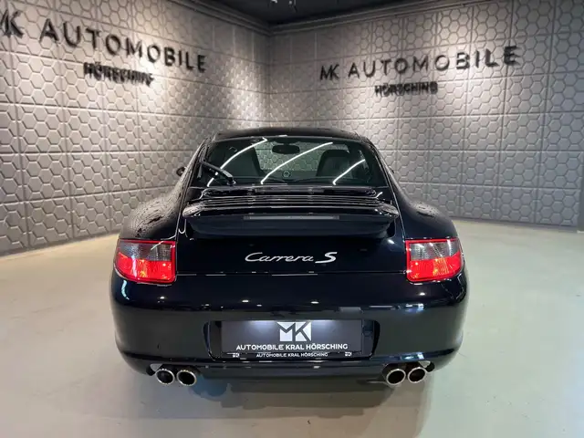 Porsche 911 view 10