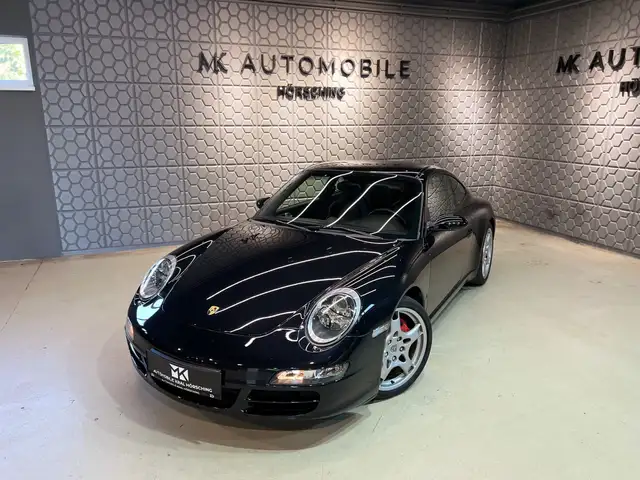 Porsche 911 view 2