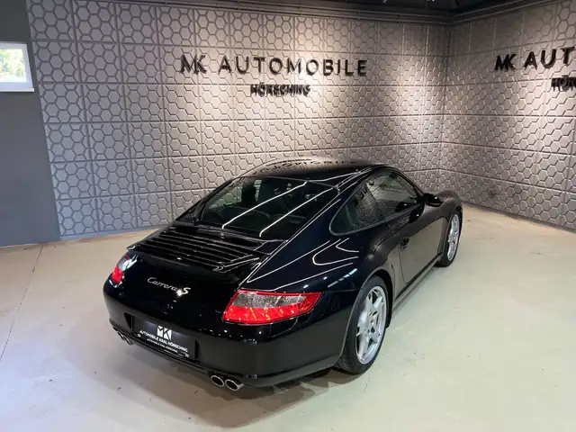 Porsche 911 view 9