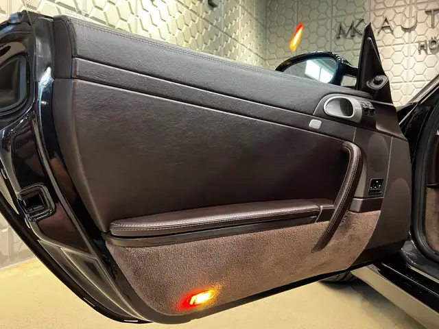 Porsche 911 view 15