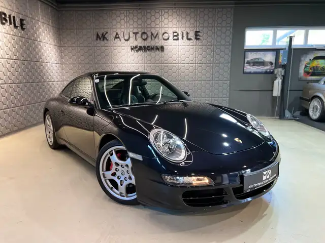 Porsche 911 view 4